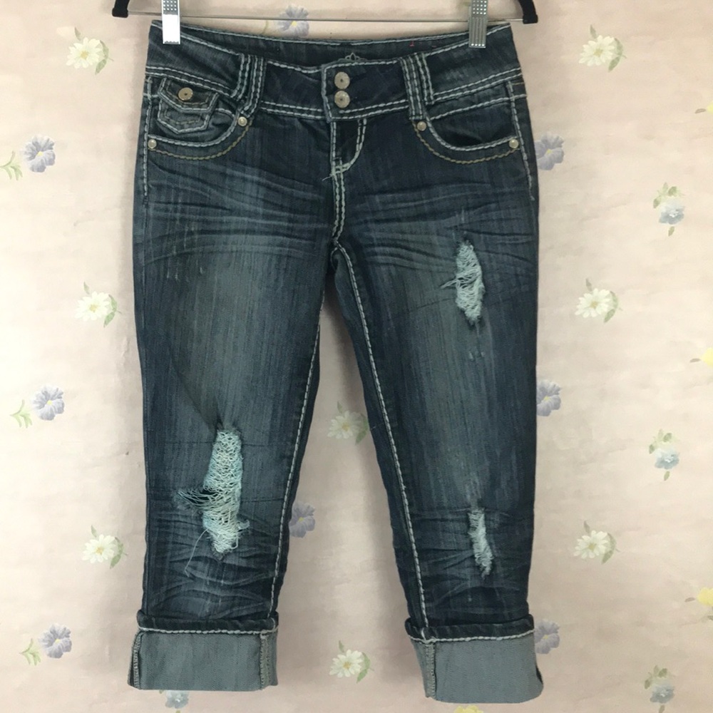 Almost Famous Jean capris cuffed Distressed
